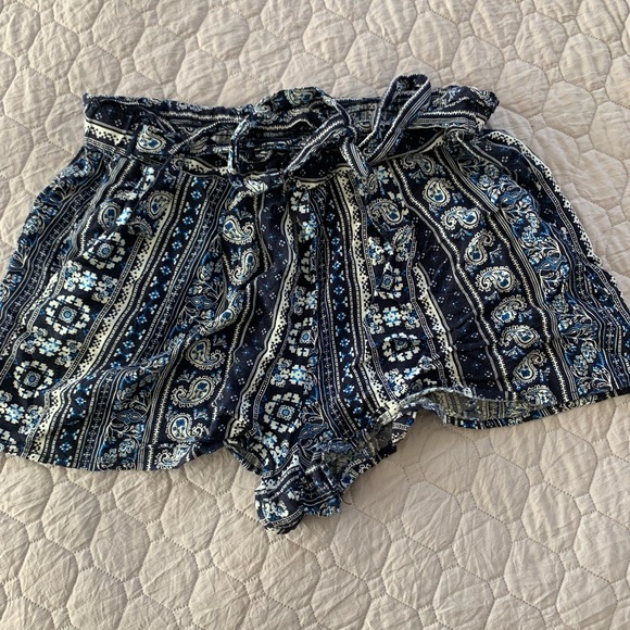 Patterned Shorts - Picture 1 of 3